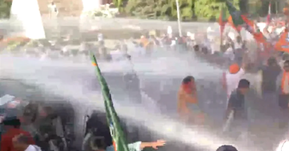 West Bengal Police uses water cannon to disperse protestors during BJP rally, several injured